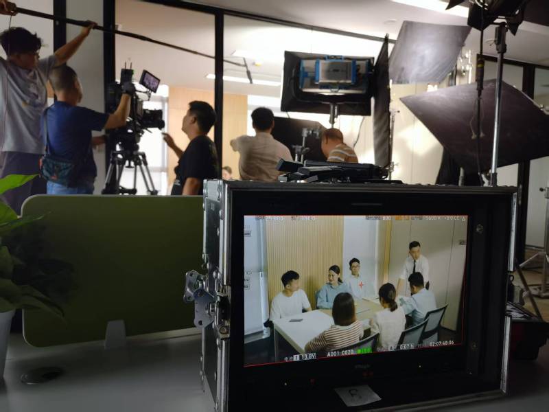 南陵县TVC拍摄公司：科技产品视觉化大师，诠释未来感与功能美学